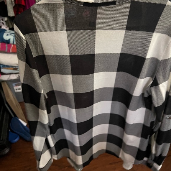 Women’s flannel print button up - Picture 3 of 3